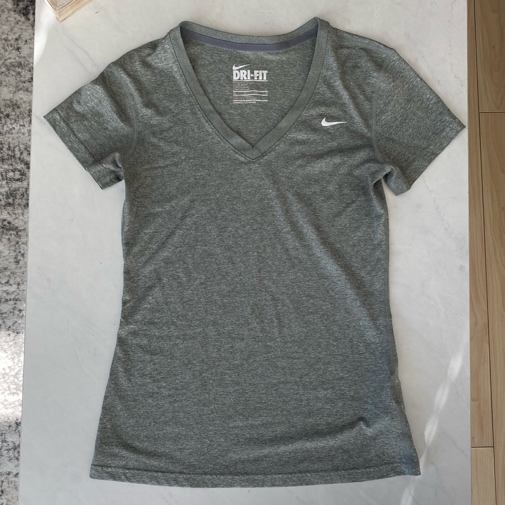 NIKE Dri-fit Grey Workout T-Shirt - Size XS - Picture 1 of 5